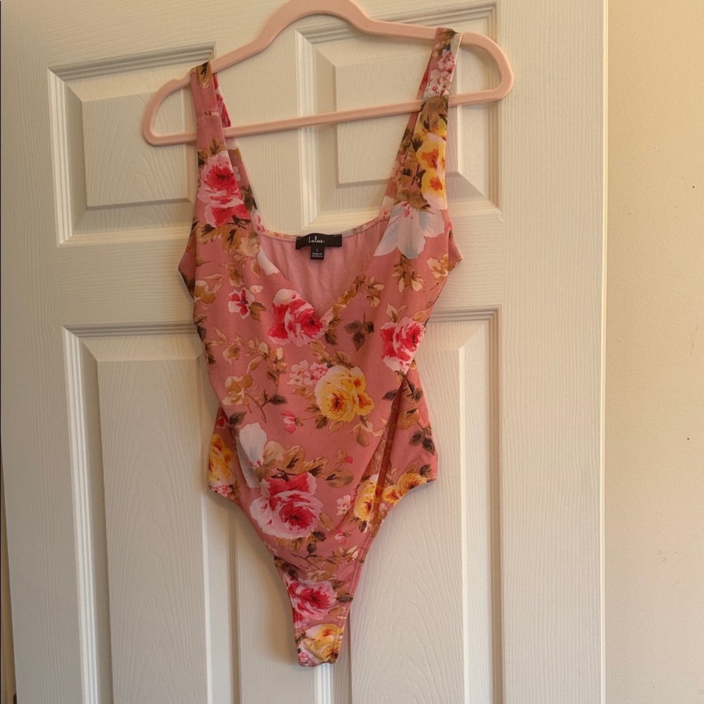 LULU’S. Pink Floral women’s Bodysuit
